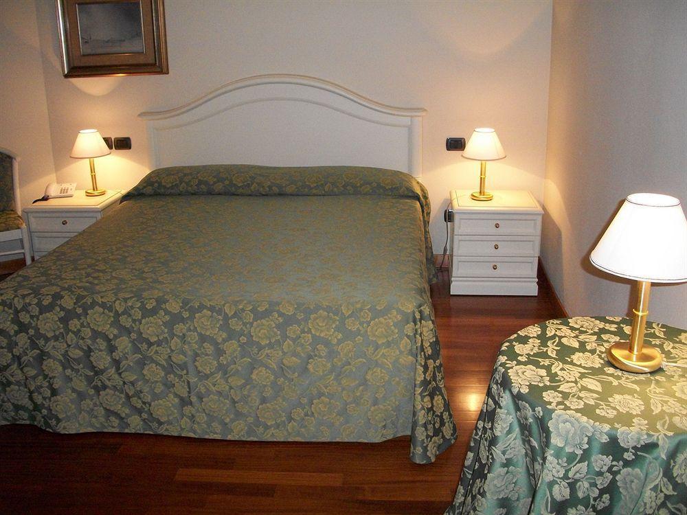 Hotel Olioso Peschiera del Garda Exterior photo