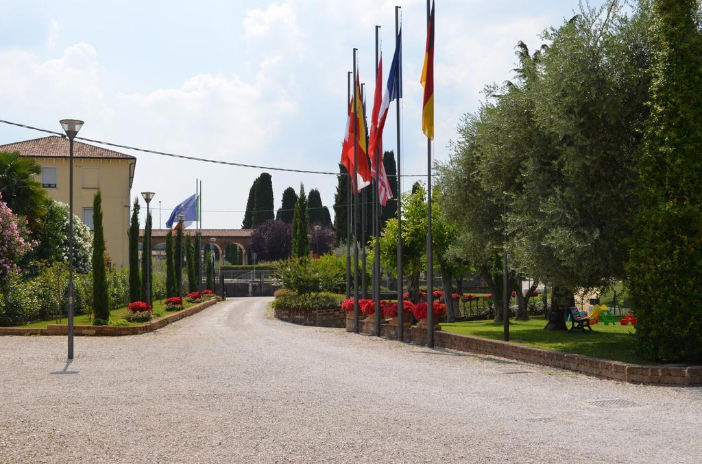 Hotel Olioso Peschiera del Garda Exterior photo