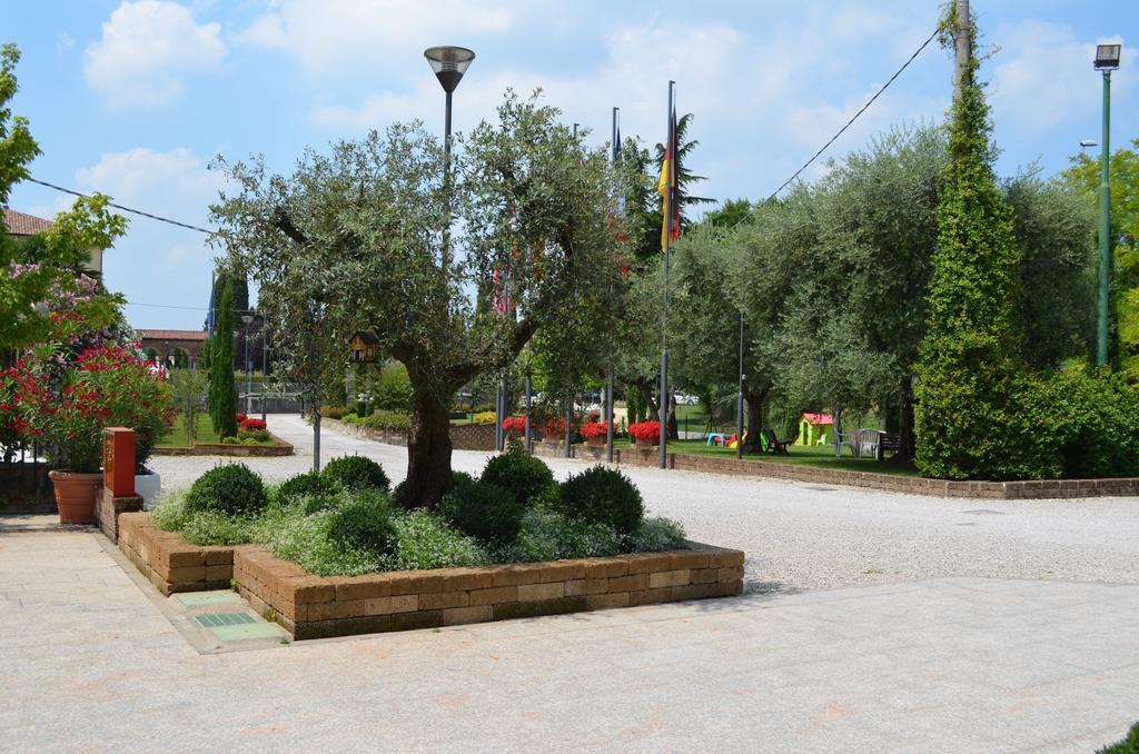Hotel Olioso Peschiera del Garda Exterior photo